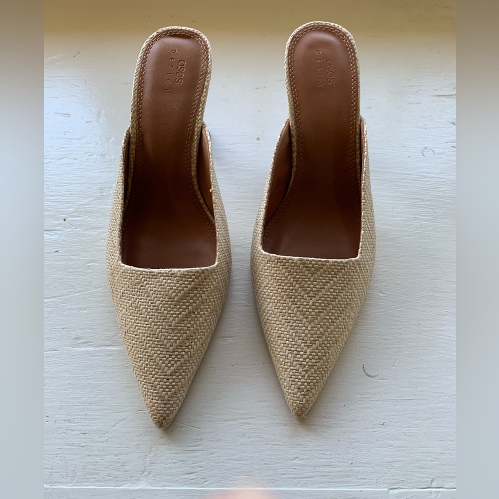 ASOS NWOT straw pointed toe mule size 9.